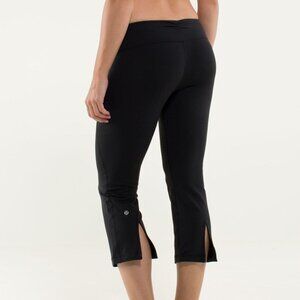Lululemon Gather & Crow Crop in Black - Size 6 EUC 20.5" Capris Legging Pants